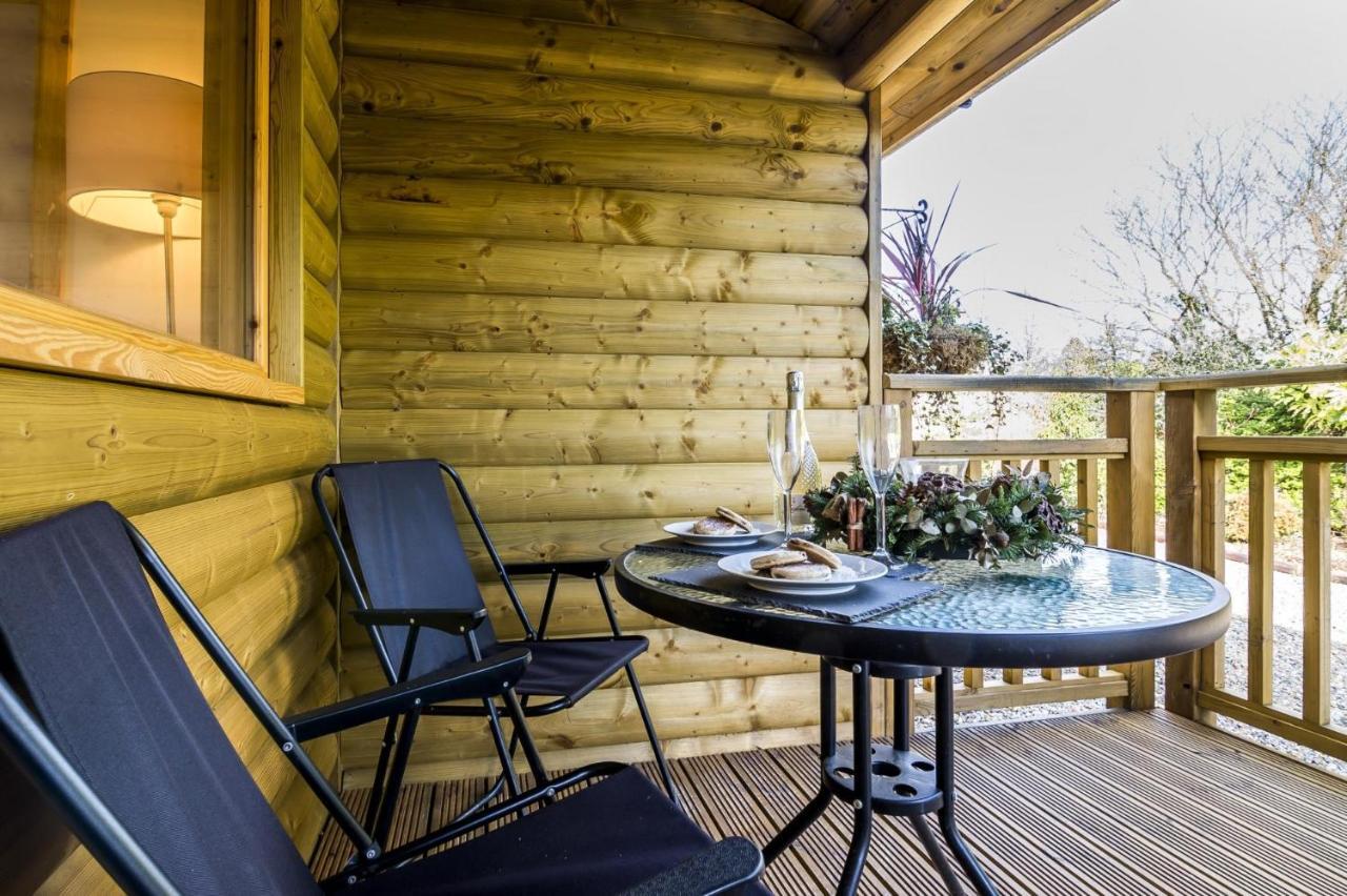 Laurel Lodge - 2 Bedroom Log Cabin - St Florence Saint Florence Extérieur photo